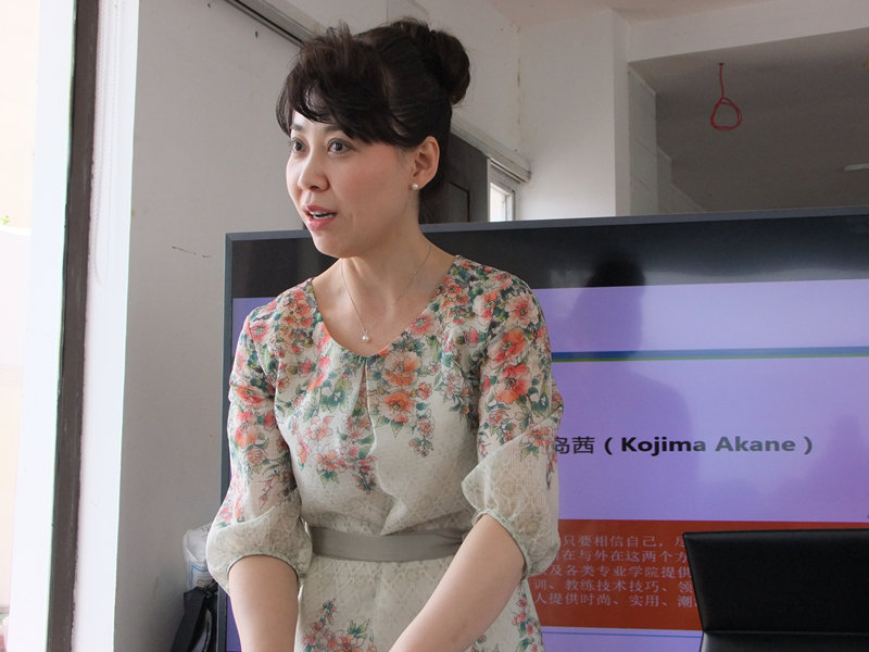 9.小岛老师单人照_副本.jpg 9.小岛老师单人照_副本.jpg